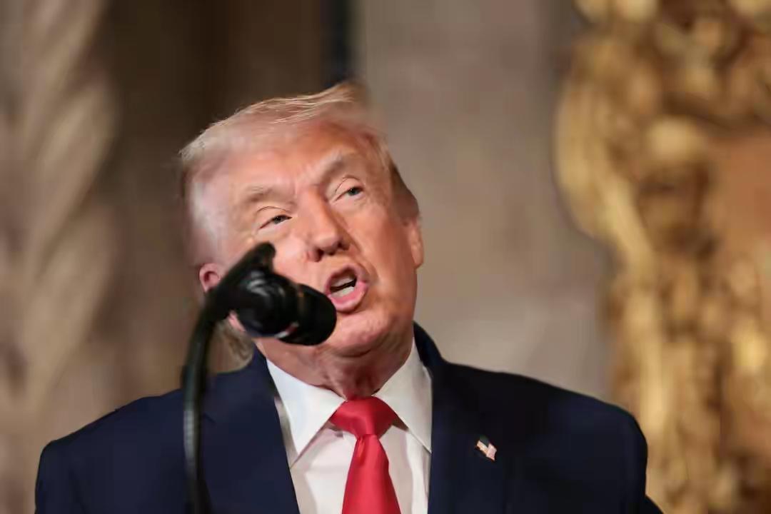 特朗普选择空袭叙利亚，核心原因可分为直接导火索与深层战略意图两部分：

1. 直