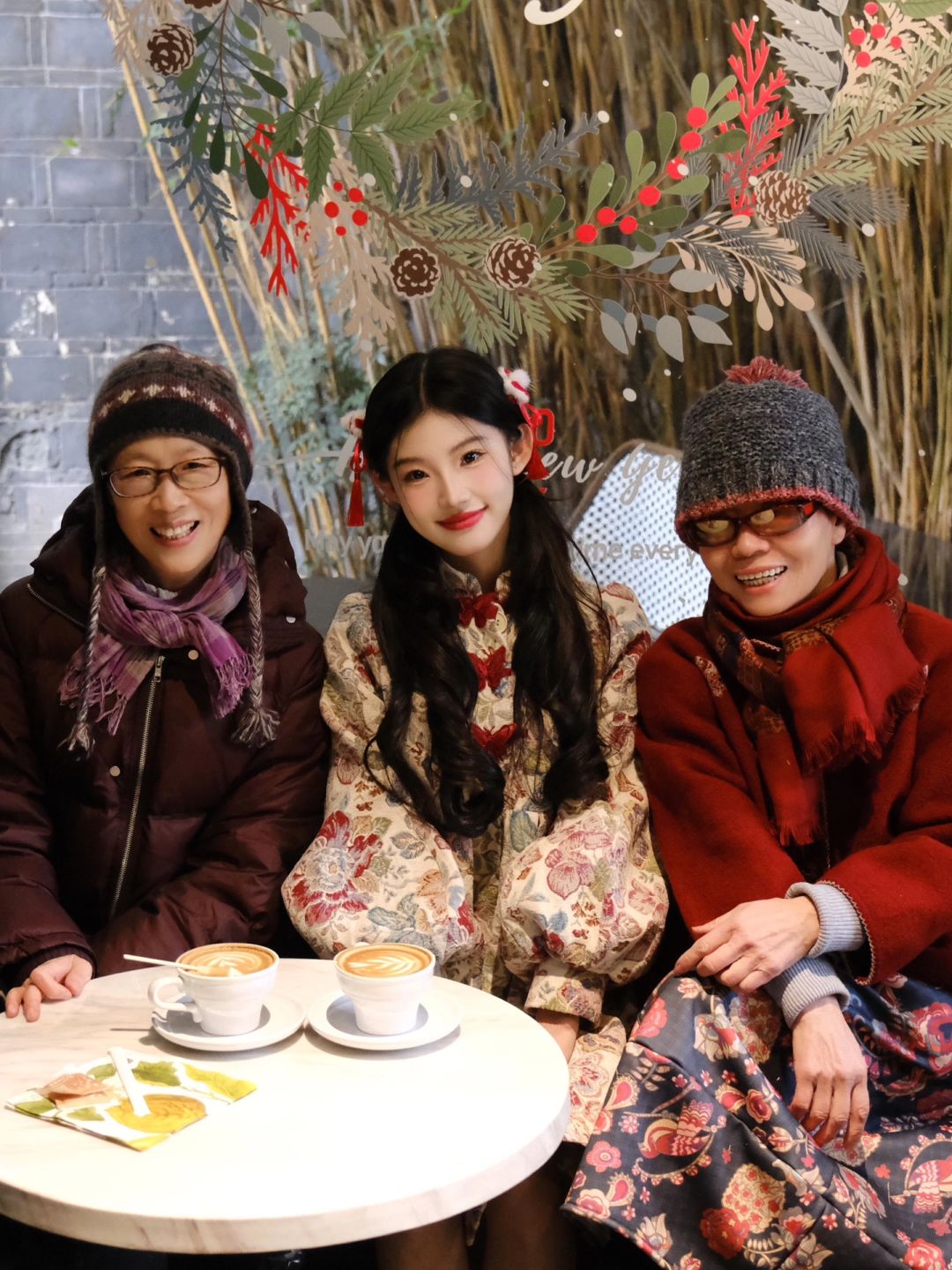 👵🏻👧🏻👵🏻