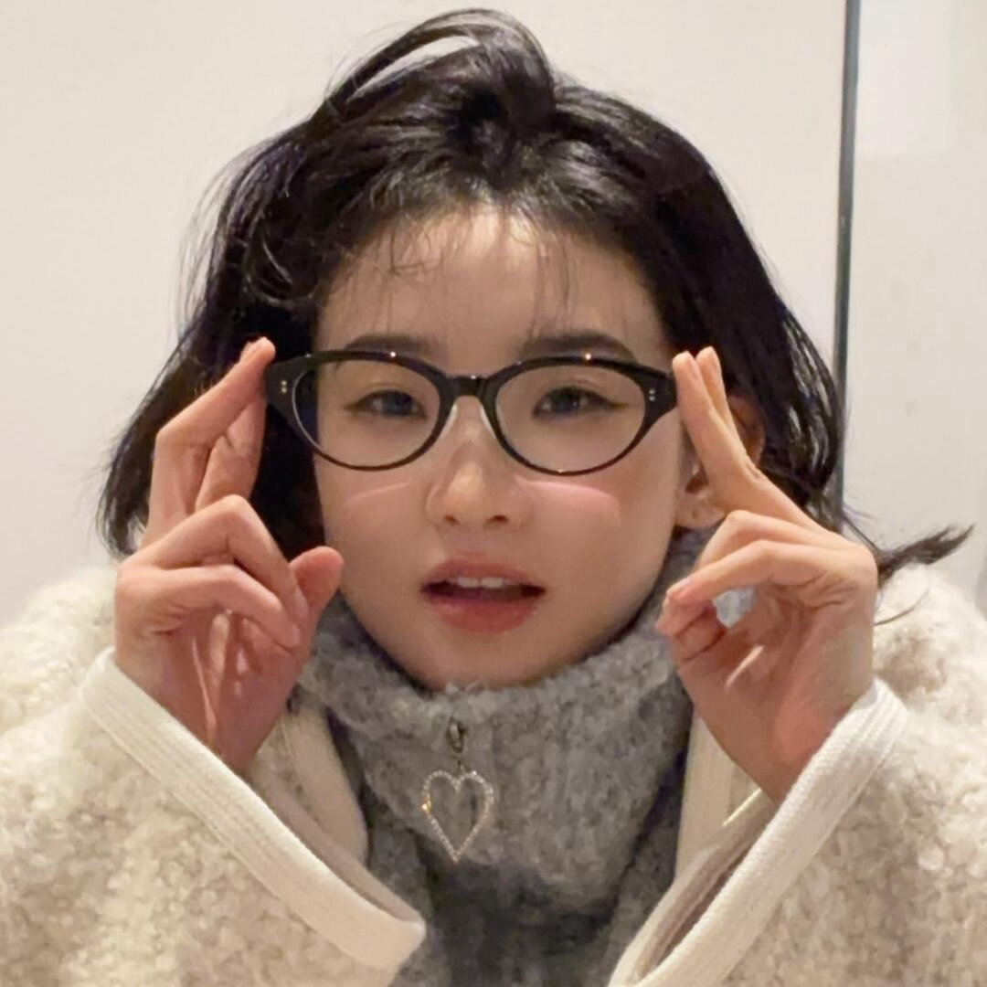 张艺凡神一阵鬼一阵张艺凡宁愿抽象不要尊严 女明星的尊严是什么？张艺凡：不知道，先