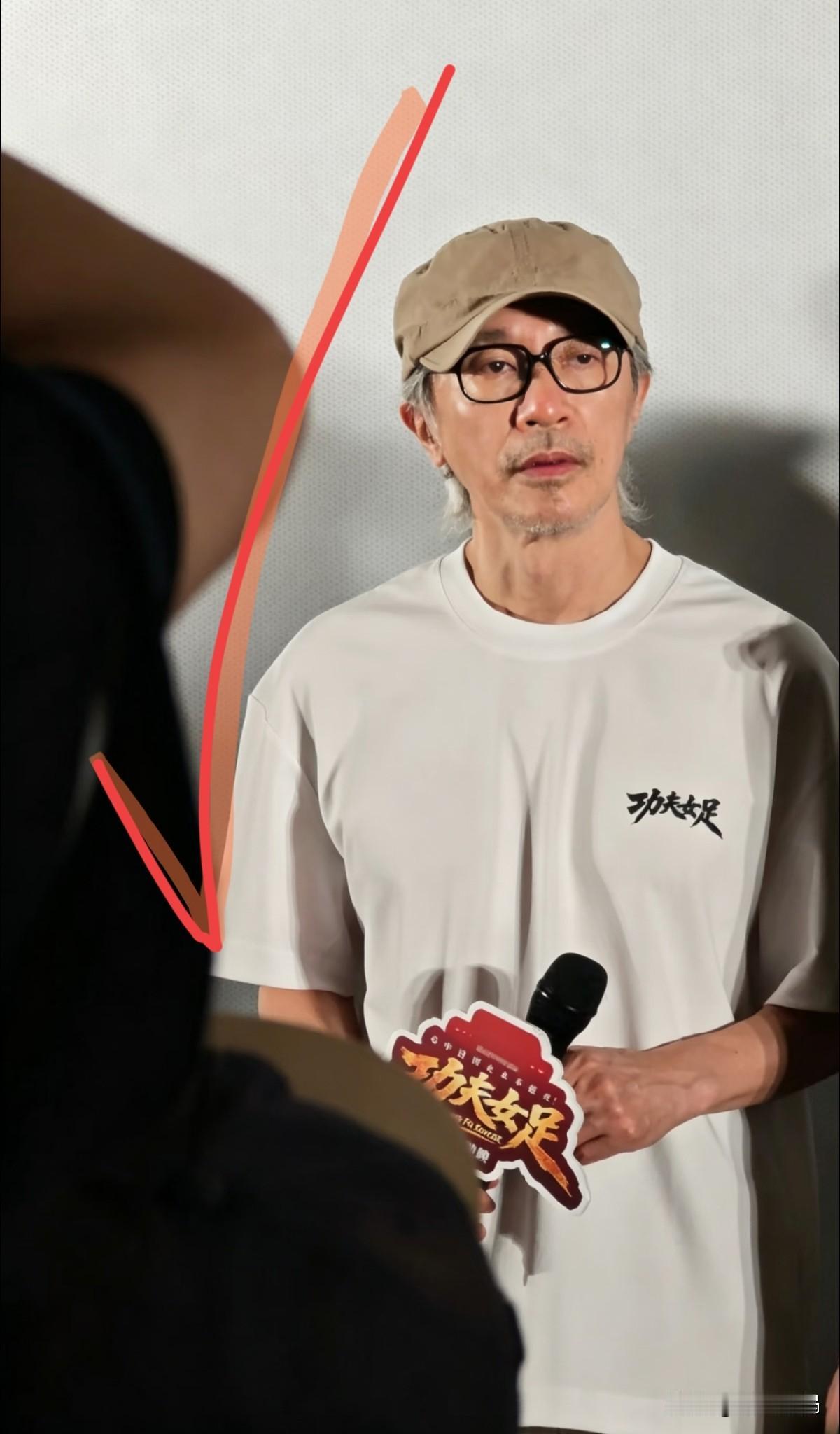 周星驰，63岁了，
世俗里一件该完成的事情他都没有完成，
没有成家，没有妻儿，目