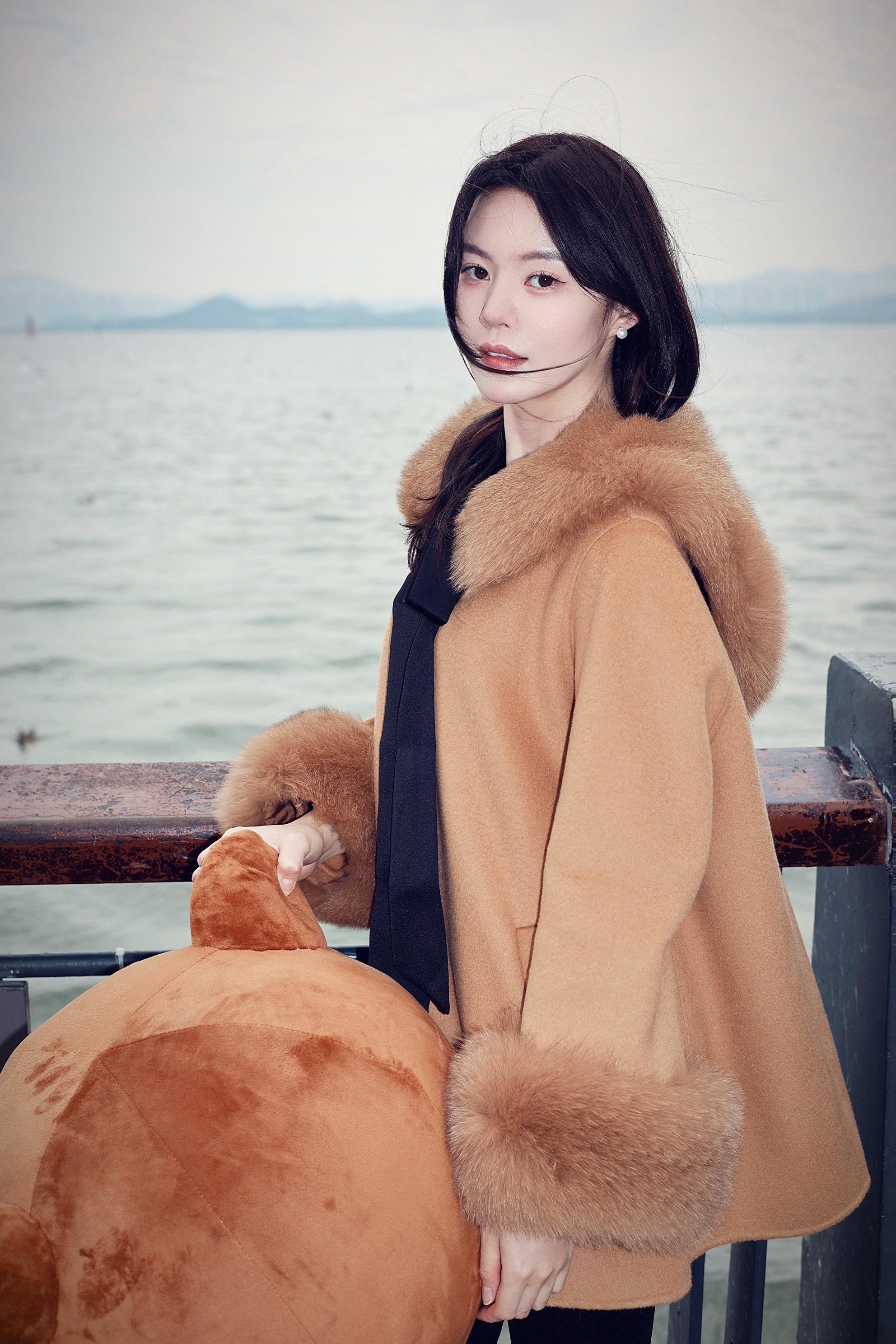 我们无法预知某个瞬间的价值 直到它变成回忆   kitty