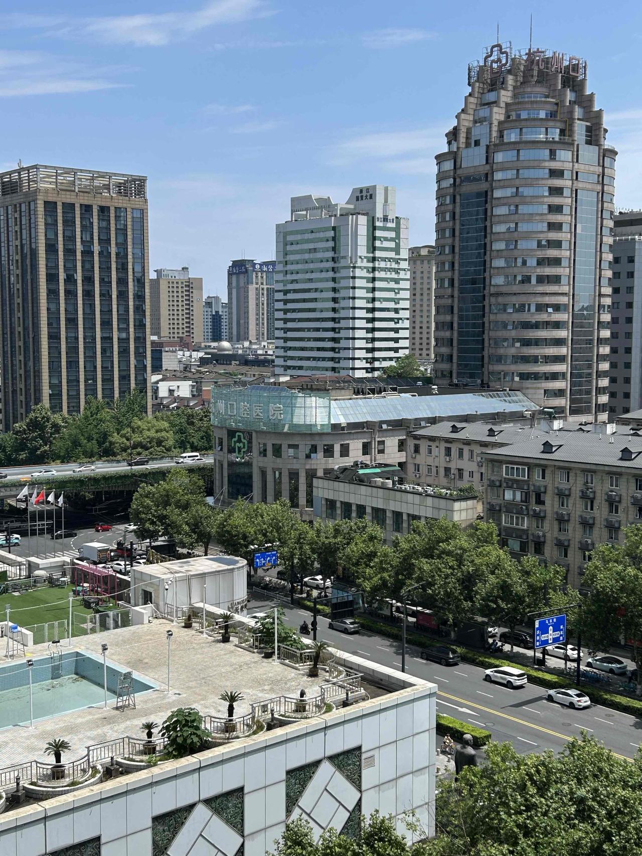 4. 不必追赶别人，走好自己的路，安静努力就很好。