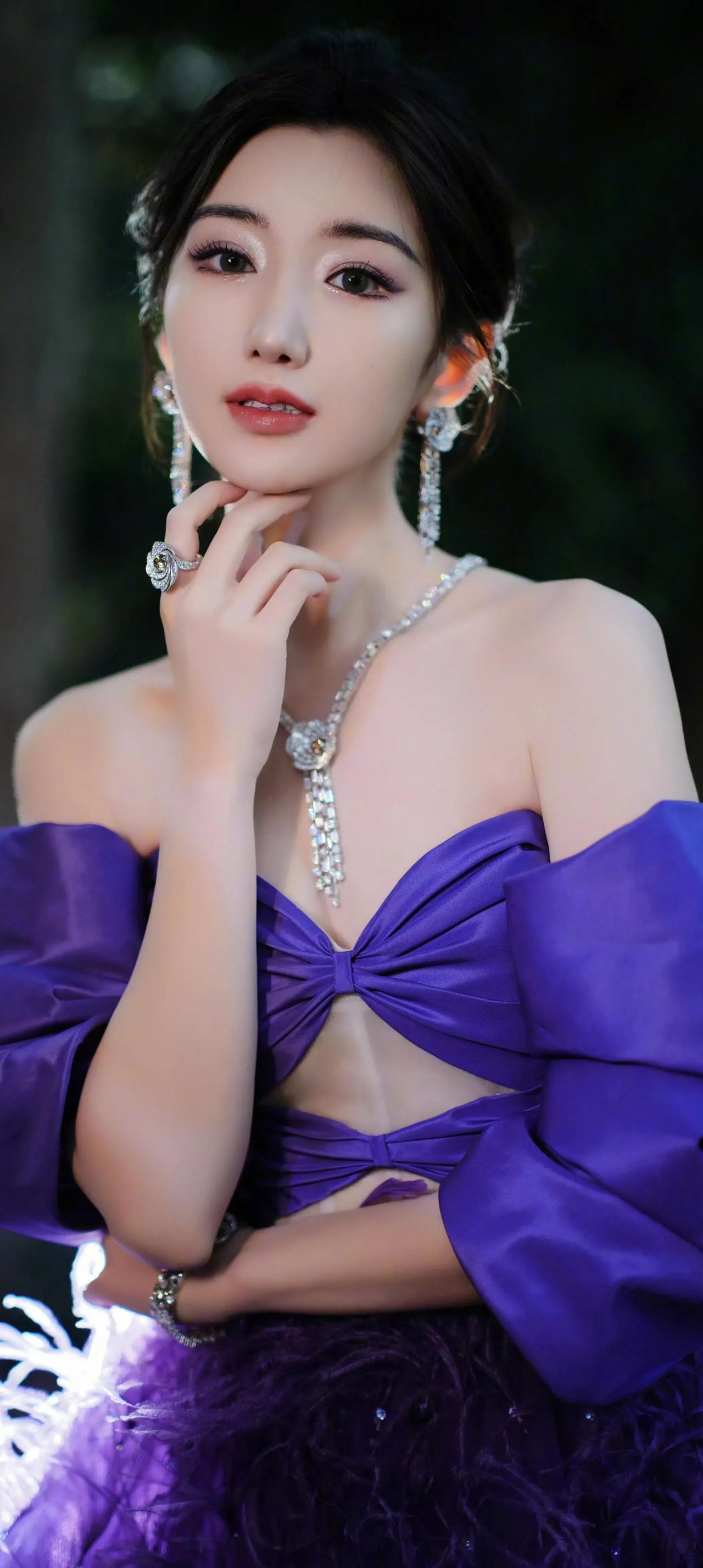 #女明星谁最美# #明星美图# #惊艳女神# #毛晓彤#
达人推荐 女主角唇泥