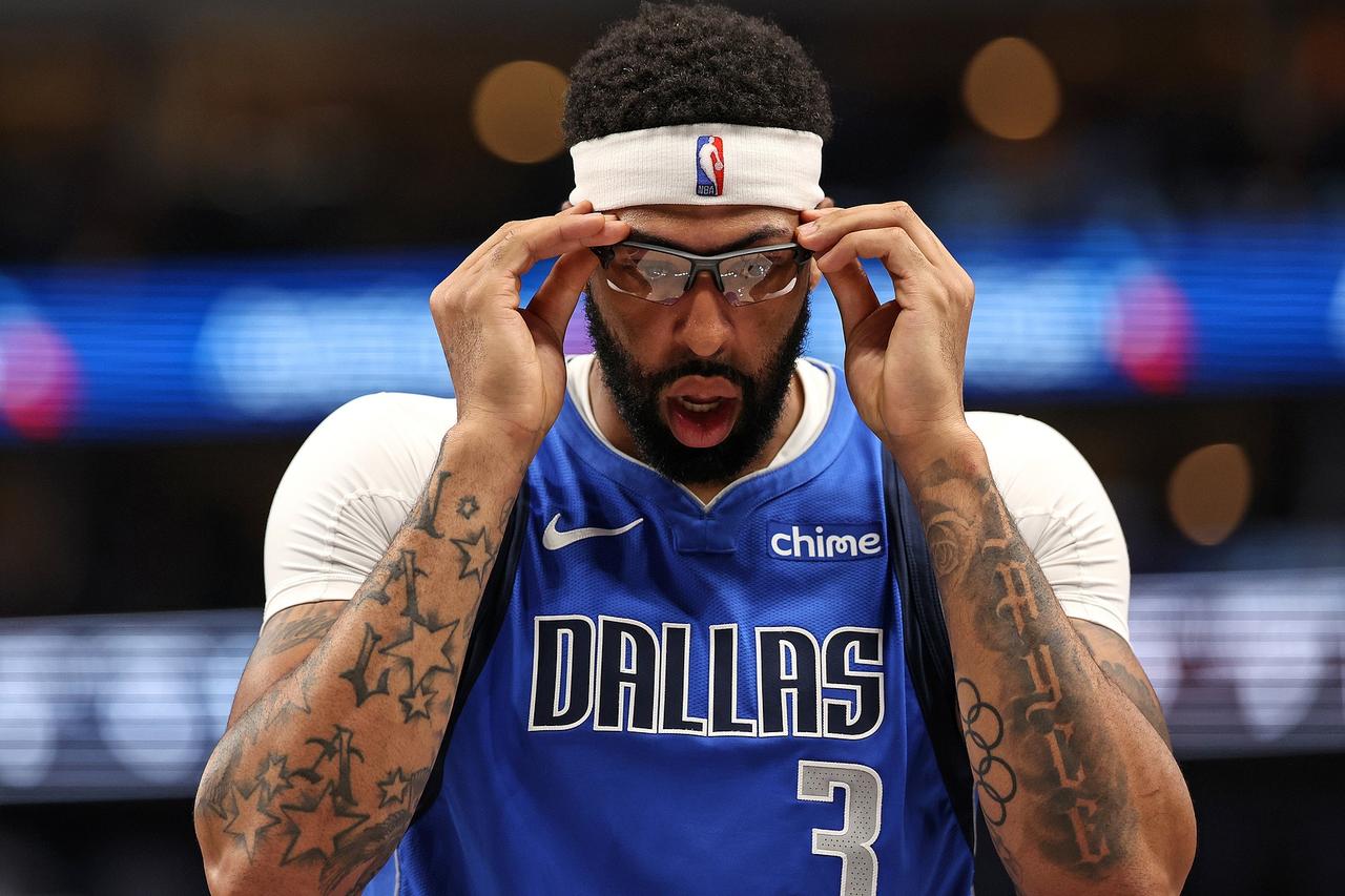 还不如杨翰森，浓眉全场出战24分钟仅在垃圾时间刷到2分！

在今天独行侠与雷霆的