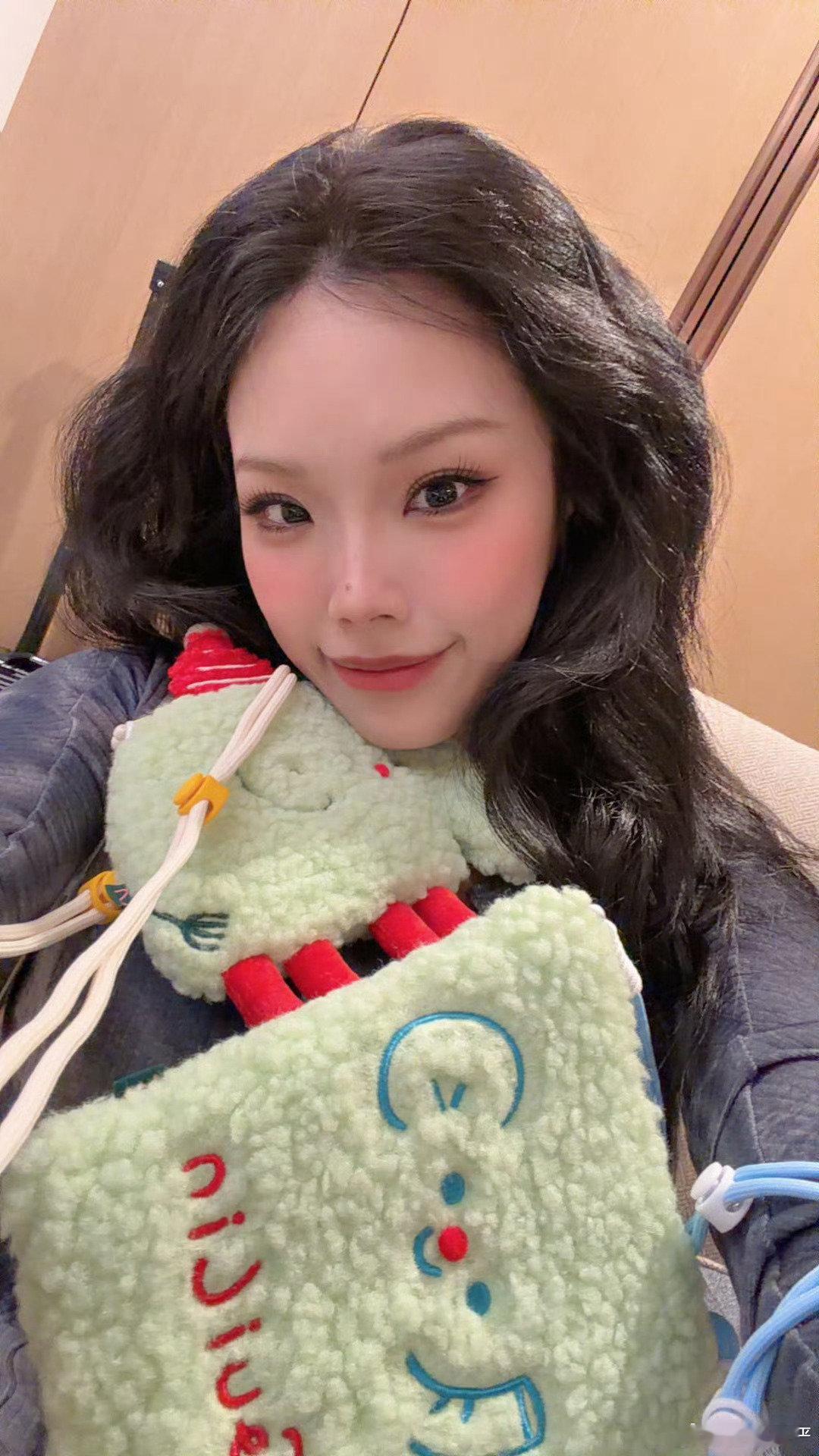 万妮达歌手唱不同凡想歌手2026听完万妮达演唱不同凡想久久回味，独特唱腔尽显超强