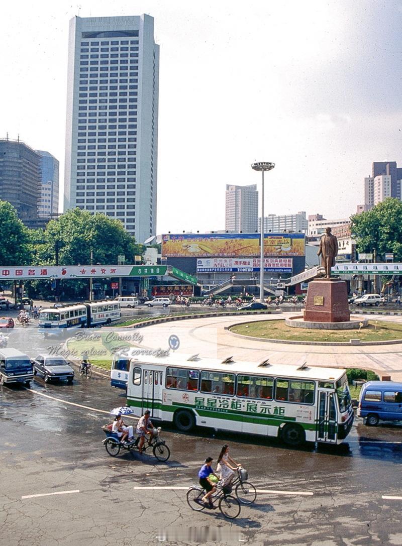 1996 南京“你们必须在今天下午五时以前攻占这个…这个新街口”#幻彩记忆金陵#