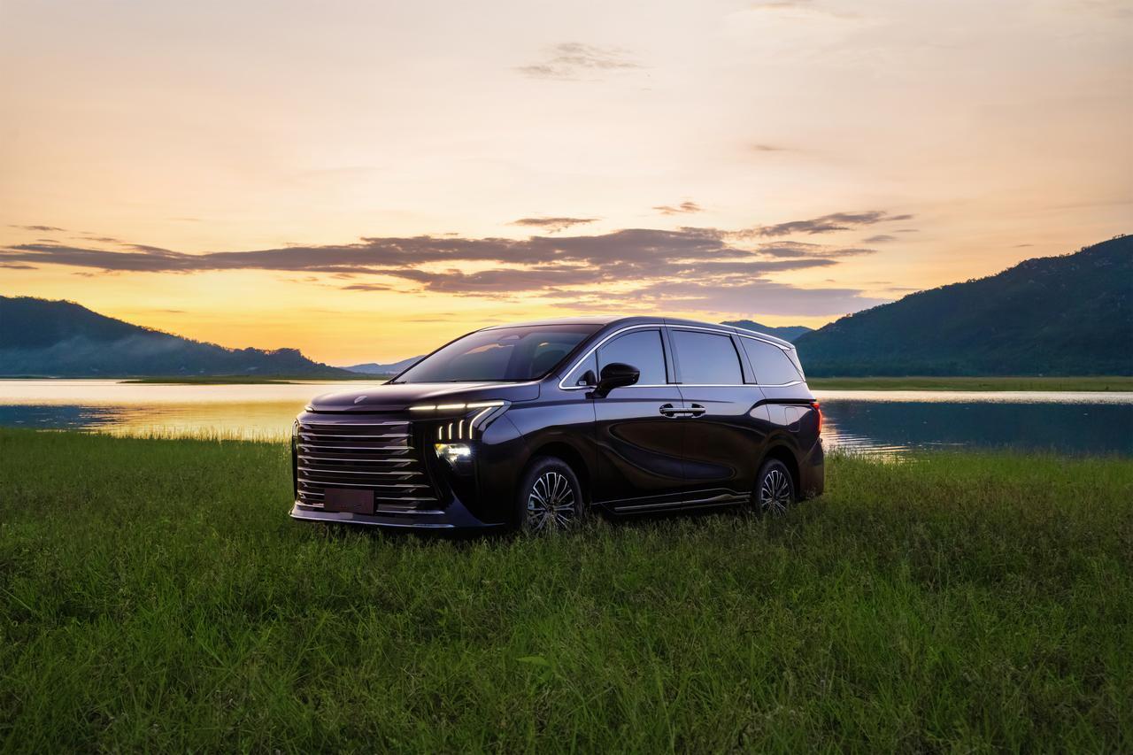 灵活空间组合，解锁出游多种场景
超长续航能力，打破出行地理边界
以匠心设计，回应