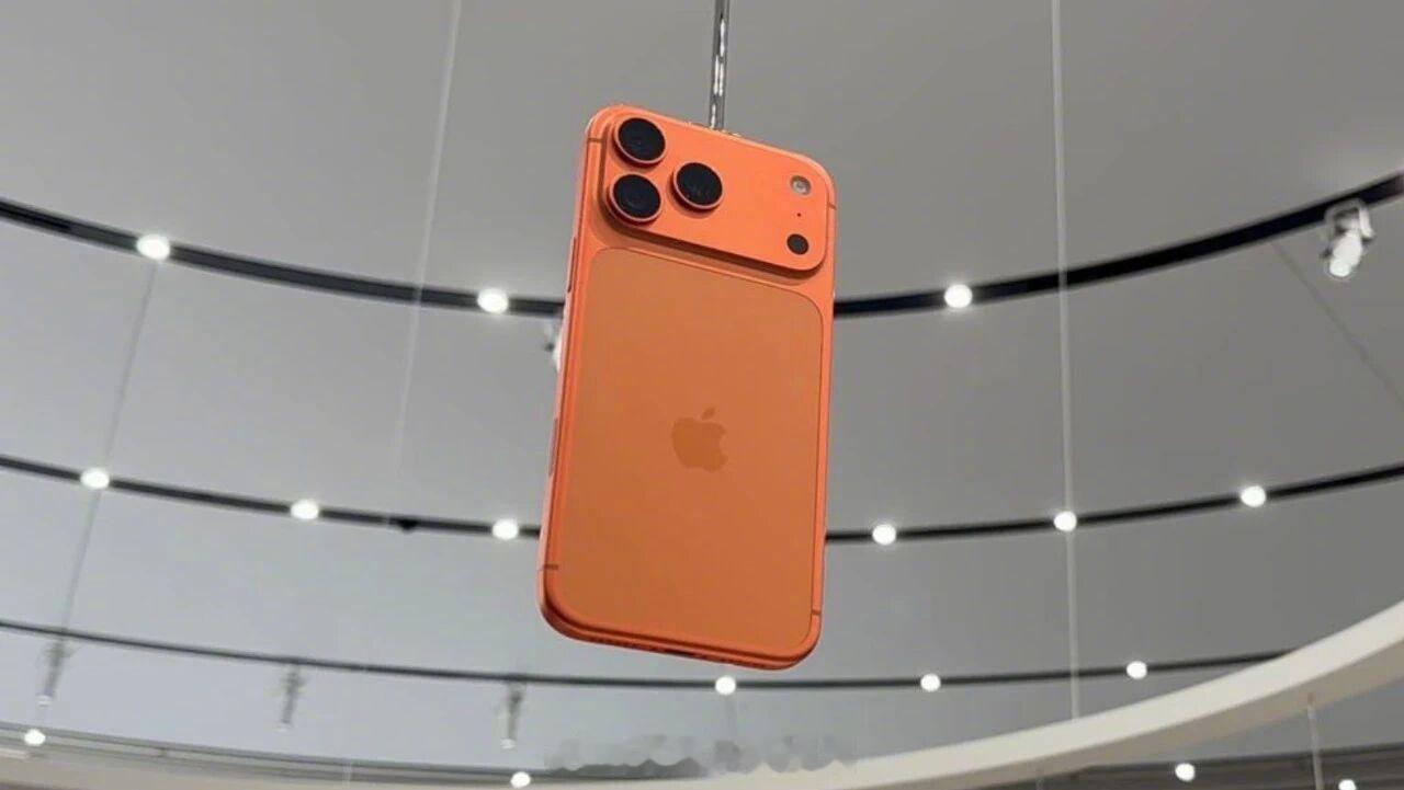 【截止上周，】上市一个多月，iPhone 17系列在中国取得了相当逆天的成绩。据