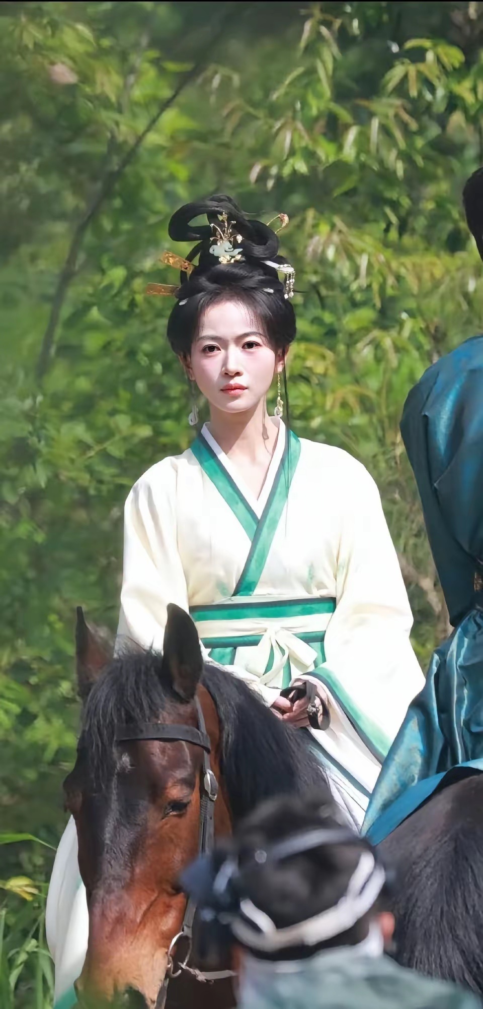 吴谨言这部剧造型师是谁？很美啊，很久没有看到这么美的发髻了 