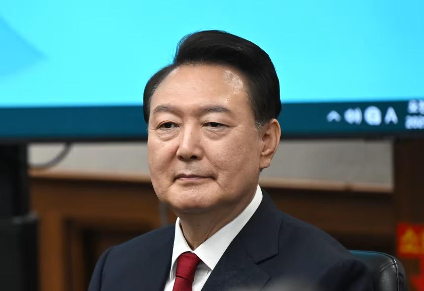 韩联社首尔报道——据路透社消息，韩国一家法院周五以"协助伪造平壤上空军用无人机入