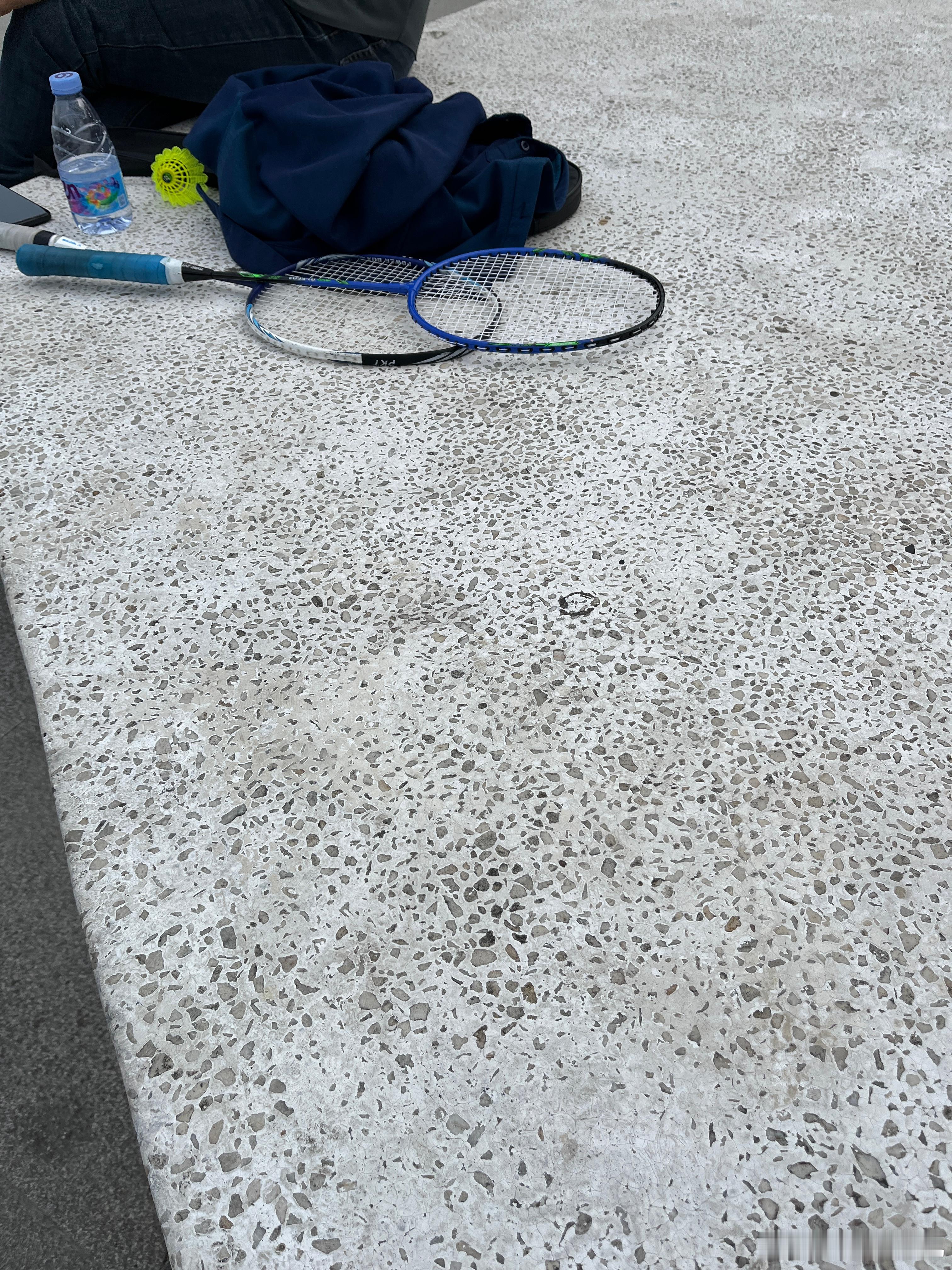 打羽毛球会不会长高，感觉自己来回跳高接球108遍早上走了两圈，就看到大哥来，那些