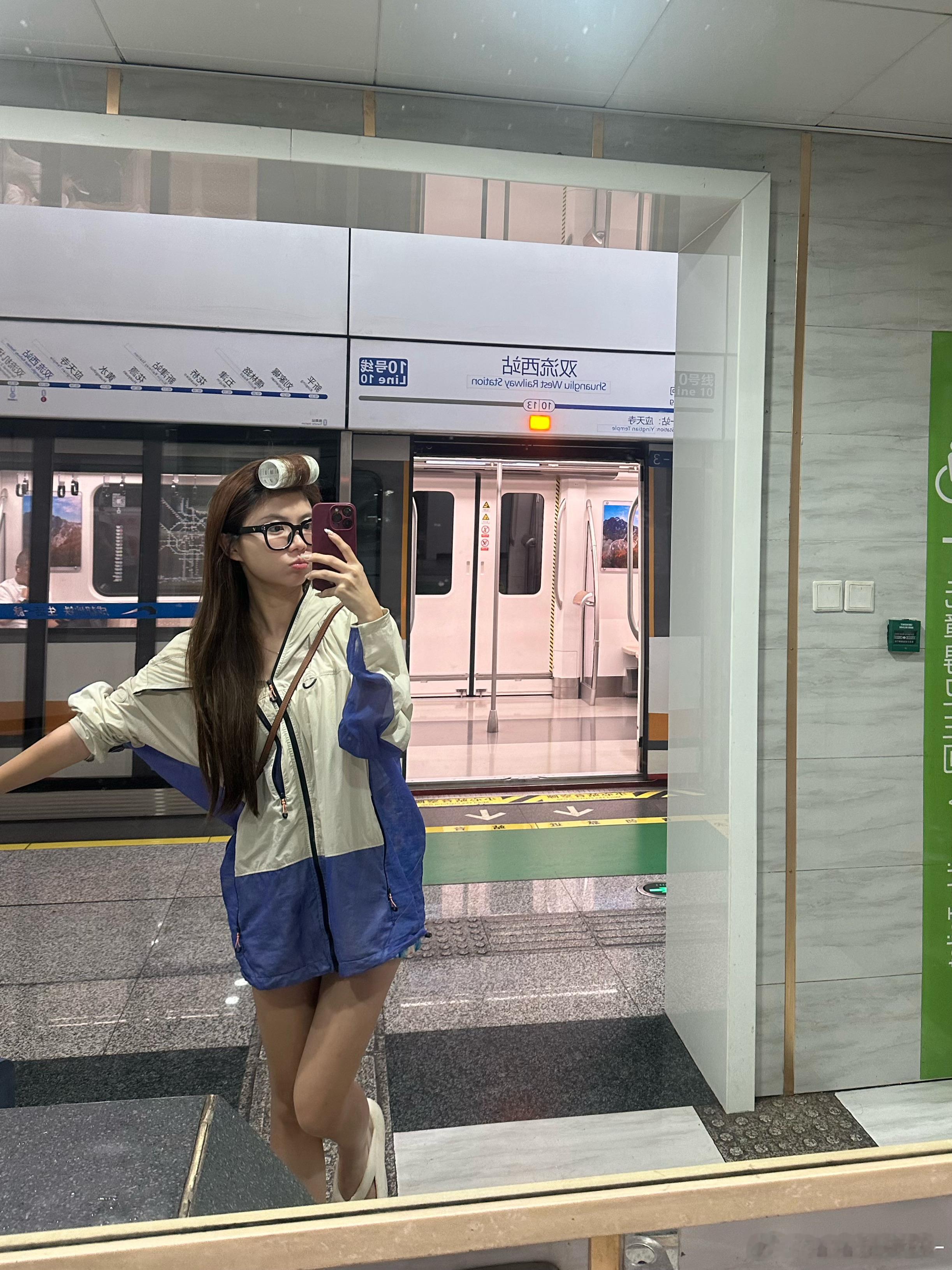 霜霜の日常碎碎念 五点的航班延误到十点才起飞🛫️到饭点时灵机一动：不如润出登机