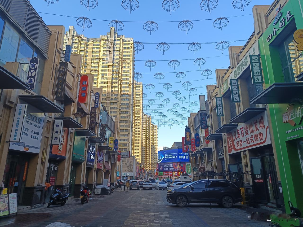 今年乌鲁木齐投用的商业还是比较多的，不止有经开区的宝能环球汇、新市区的高新吾悦、