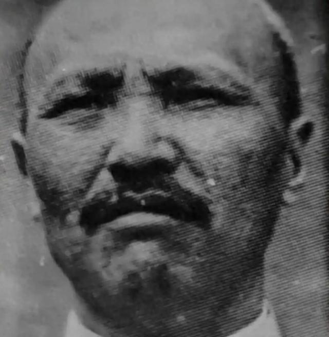 1947年，孙殿英兵败被俘，五花大绑押进解放军指挥部。他本以为必死无疑，司令员刘