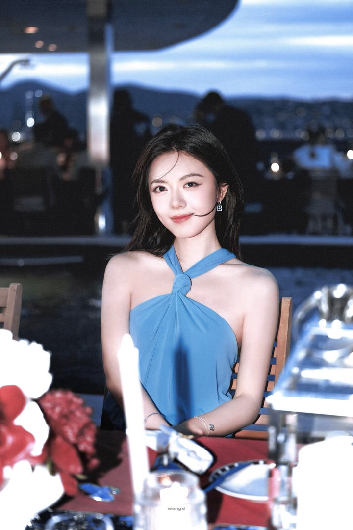 赵今麦赵今麦徐迟 🍒赵今麦无可替代被风拂落的信纸，星河拾起月倒映在海里，你来时