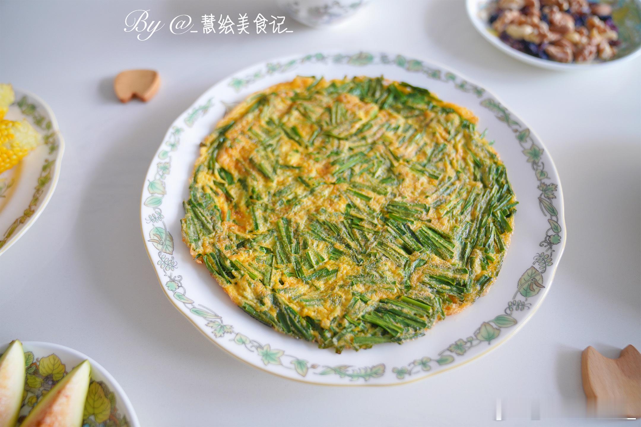 周四早饭[鲜花]秋葵炒肉、韭菜摊鸡蛋、杂粮粥、玉米、坚果果干、无花果~在家吃饭有