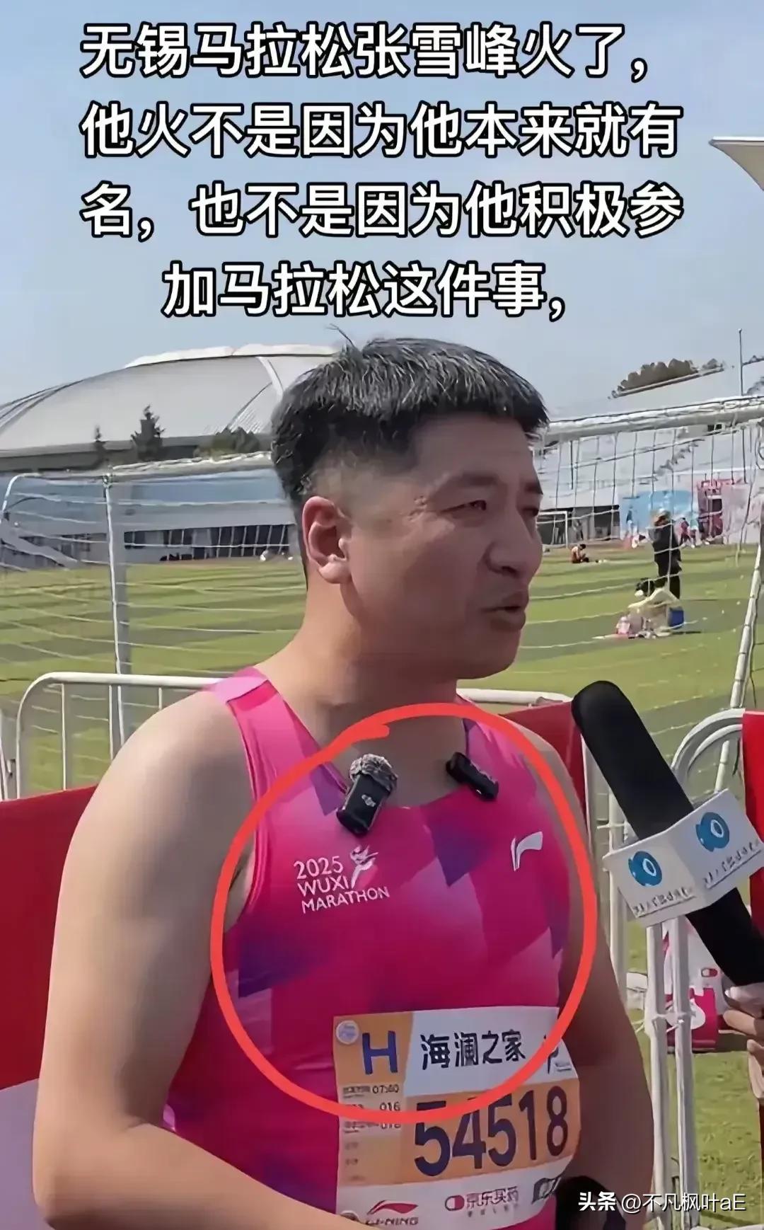 刷到他助理说人在成都，还看到他朋友圈最近还在坚持跑步，3月跑了72公里，7公里打