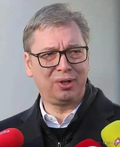 欧盟给武契奇划红线。塞尔维亚总统武契奇访华，欧盟划出两条红线，要求塞方在中欧间做
