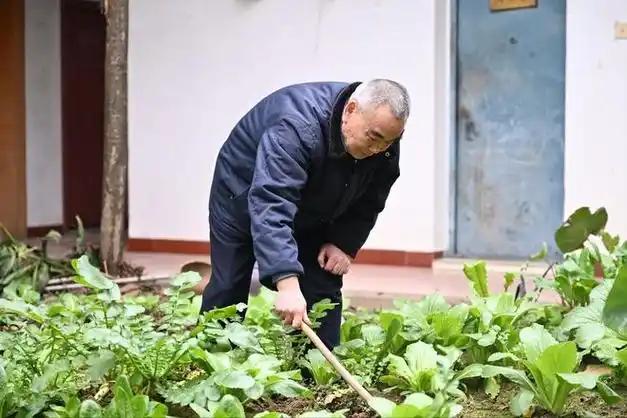  
在等待细则的这段时间里，退休人员不用天天盯着官网刷新消息，只需要盯住三件核心