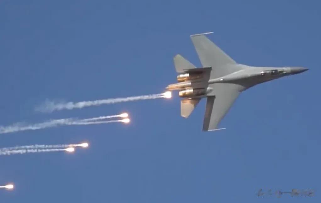 一美军侦察机抵近中方领空，中国战机发射“干扰弹”，美方紧急下令撤退！

最近根据