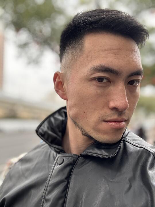 铁撸多了，脸都有棱有角