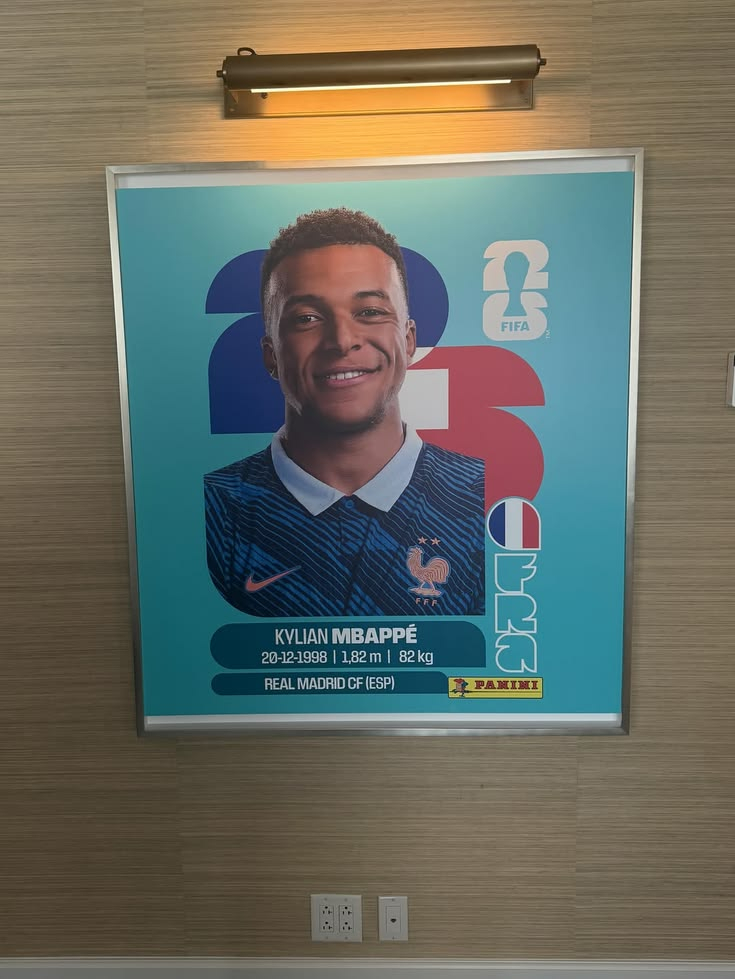 潜入队长房间 