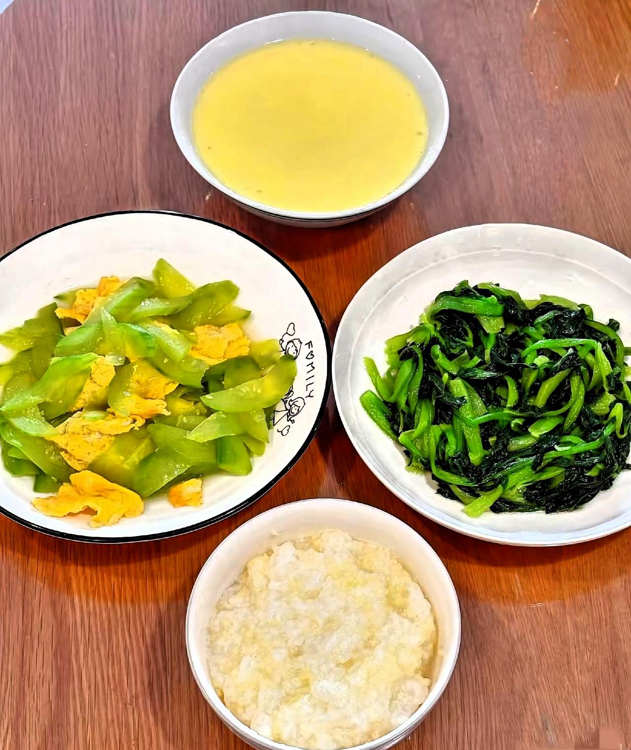 我必须承认，
我和老公没什么大本事，
老公月工资4500，而我也就2600块钱。