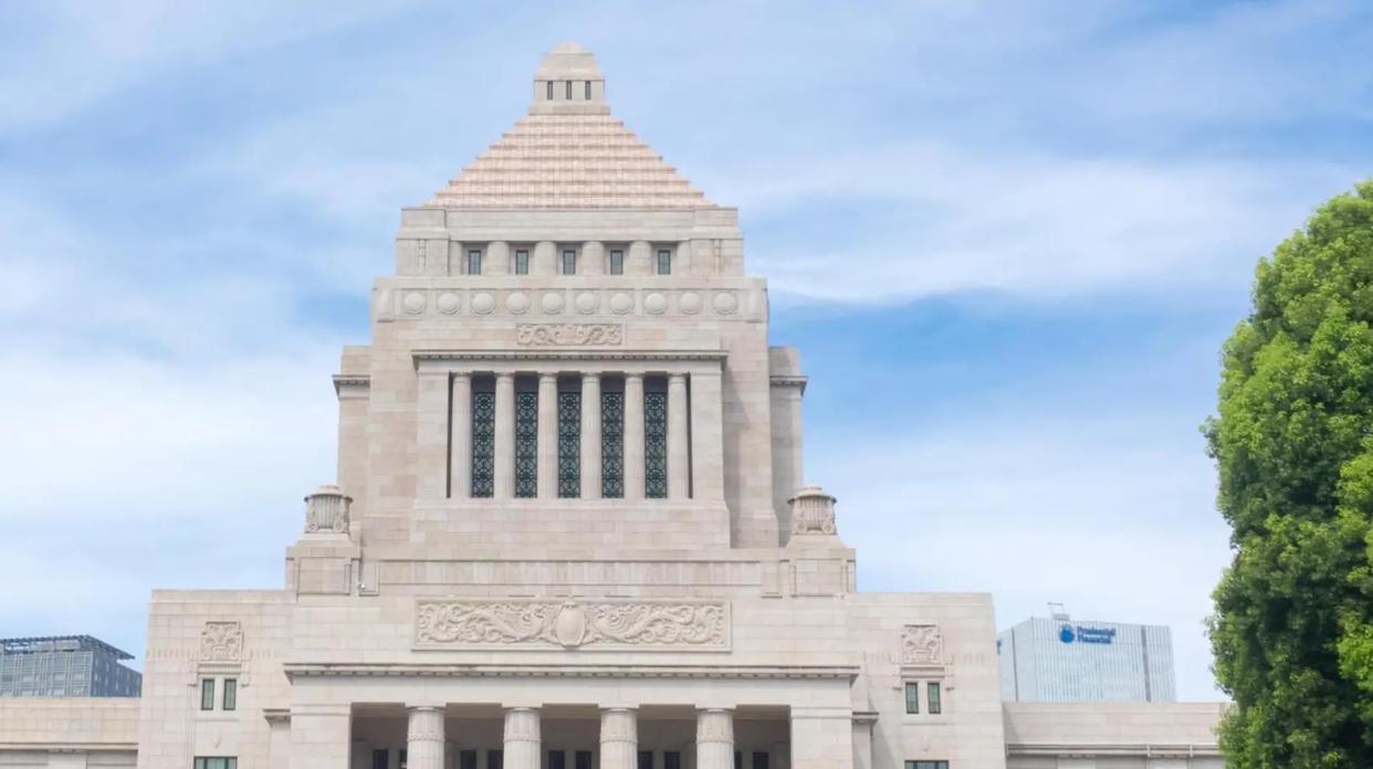 日本把杀器当“赠品”，和平宪法碎了一地


日本彻底撕下了“和平”的遮羞布。 4