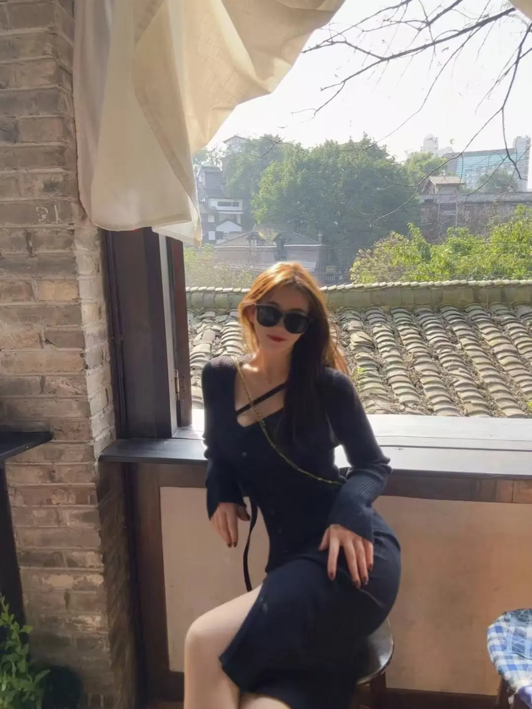 今天照了好久镜子，一晃眼发现自己已经不20岁了，我都30多岁了，再过几...