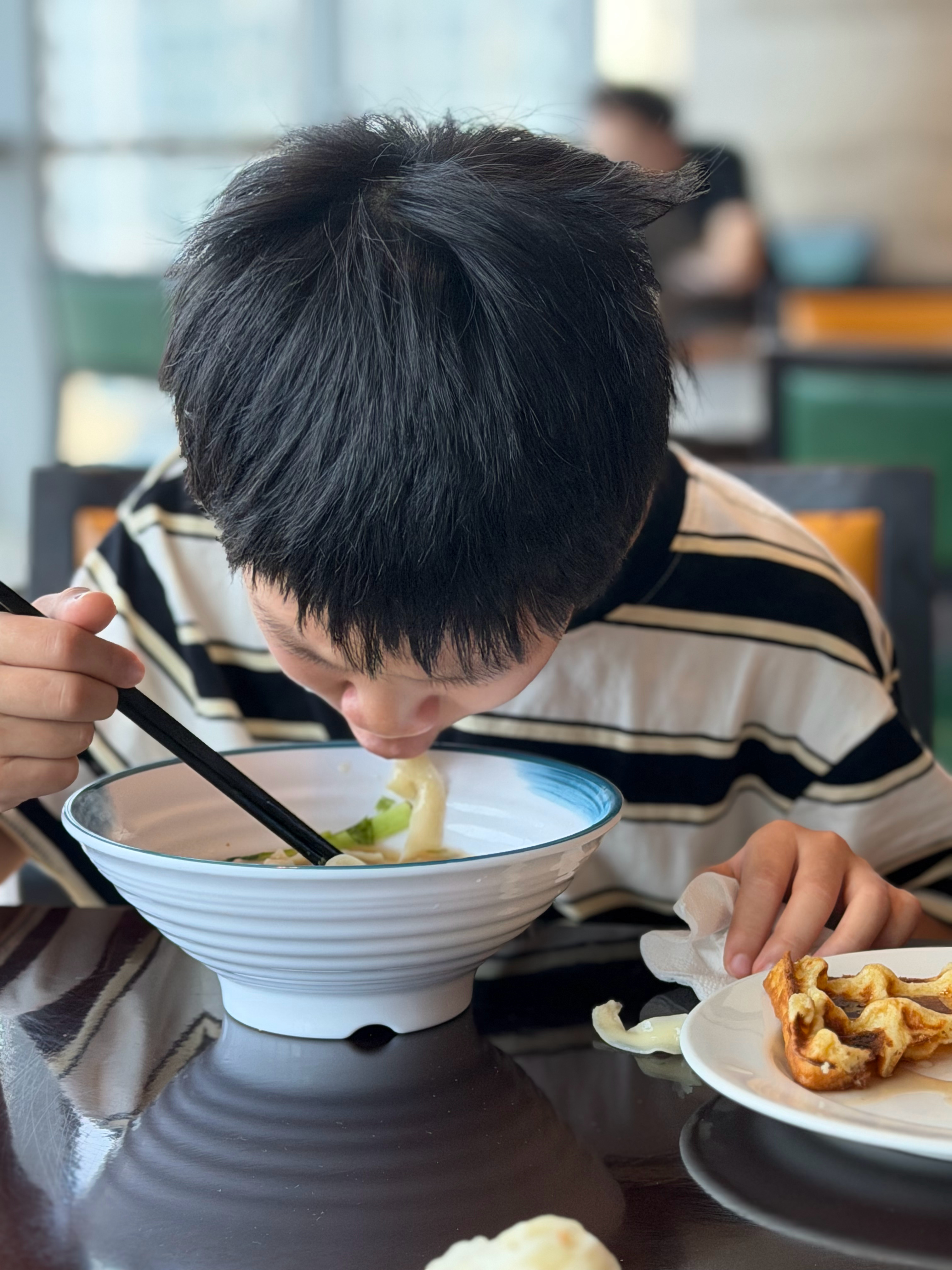 昨天太累了，今早大家都睡到9点。吃早饭，等等出去玩啦