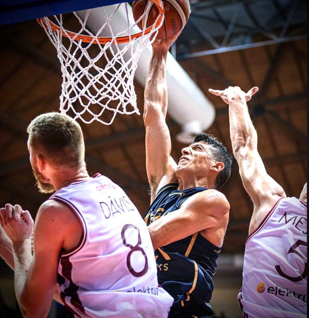 丰台桥最近两场比赛数据：21 PTS - 3/5 3PM - 53 FG%19 