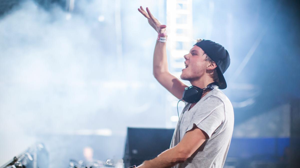Avicii 【Bright Lights透露手握与Avicii及David G