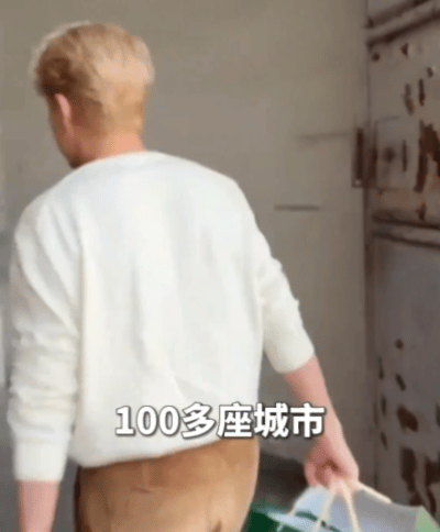 吴克群人民日报撰文不困于聚光灯，只心系烟火人间。吴克群用助农、陪伴、实干回应所有