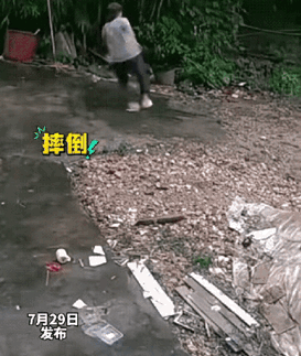 人摔倒了尚且能爬起来，心凉了很难再捂热。婚姻最基本的就是危难时的相互扶持，连伸手