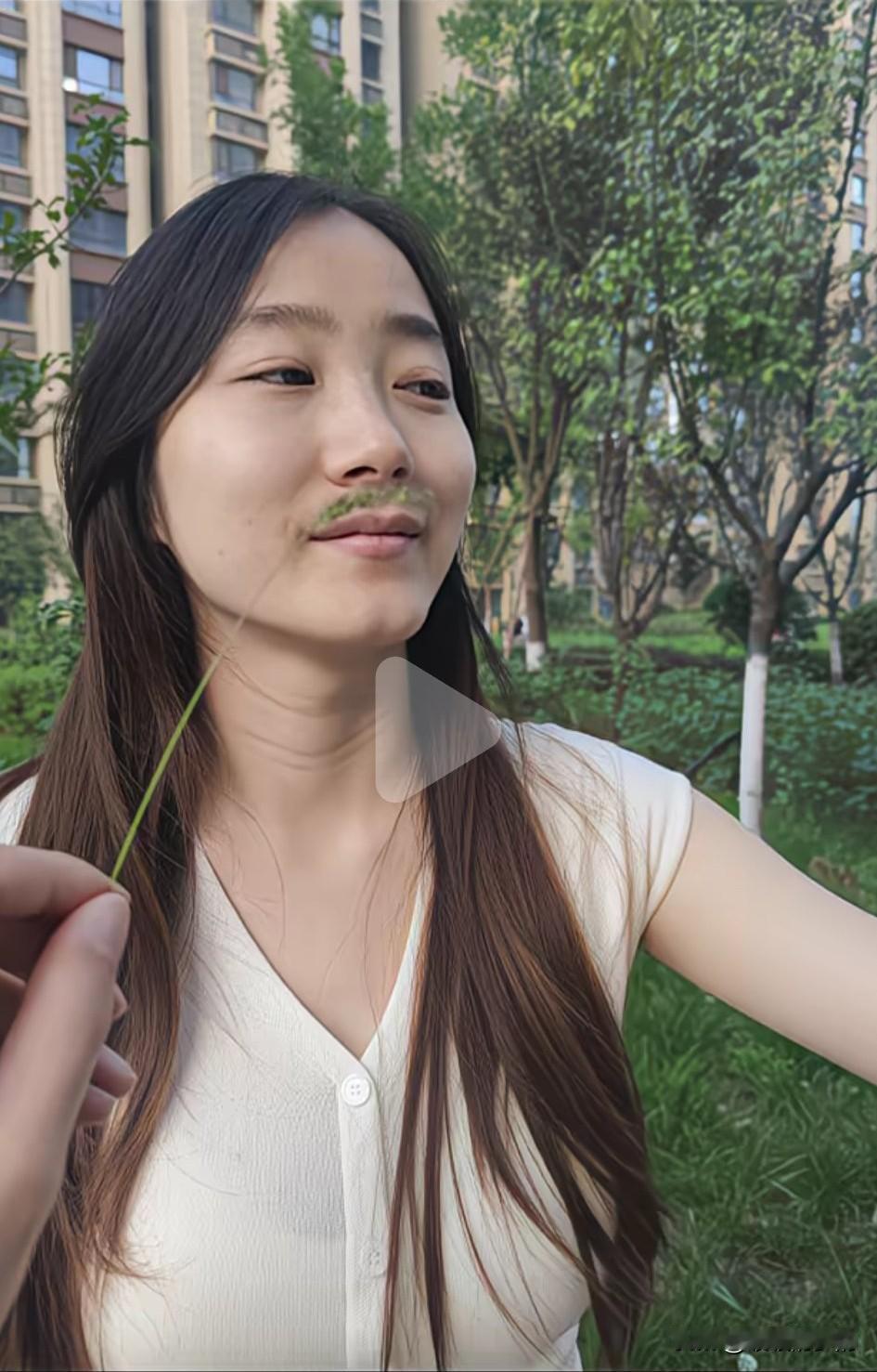 媳妇让我给她拍照
要有画面感
不知道我拍的咋样
也不敢让她看