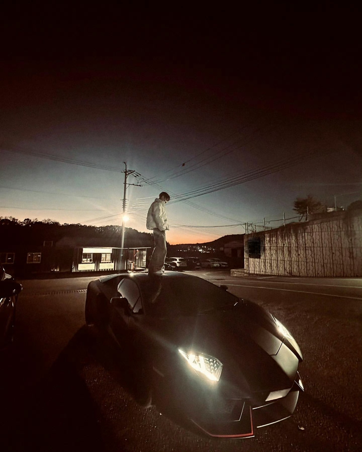 张艺兴每时每刻 251111 张艺兴ins更新 站立Standing on宝宝好