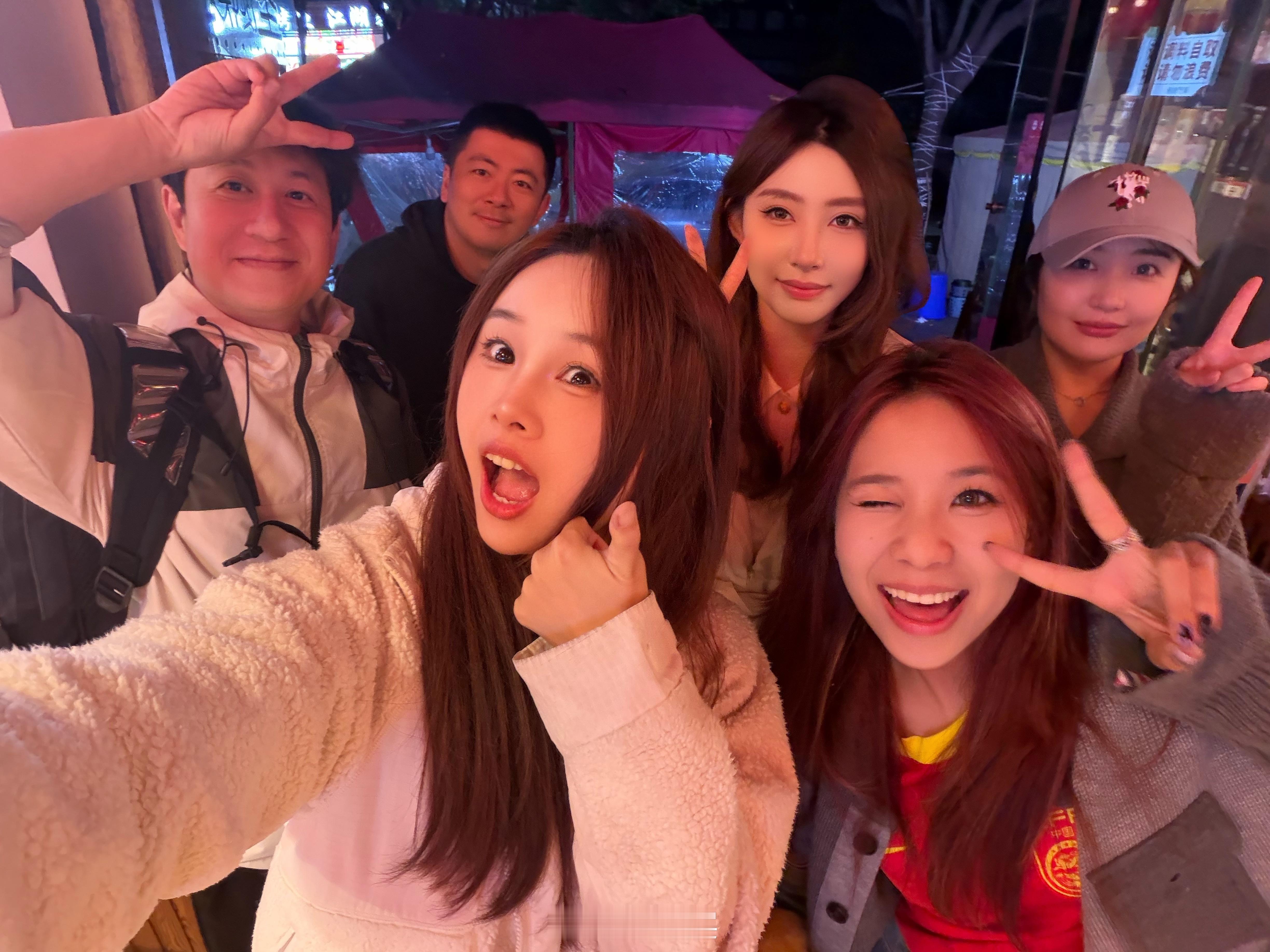 忘发的照片之半夜穿睡衣和朋友吃火锅系列