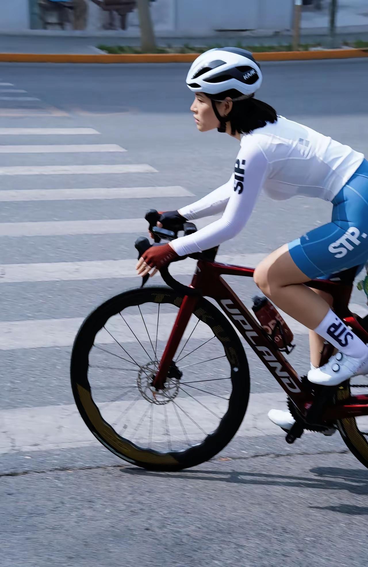 骑行身材真棒，健美健康日常骑行照 骑单车照片 秋日骑行照 街景骑行照 骑行活力写