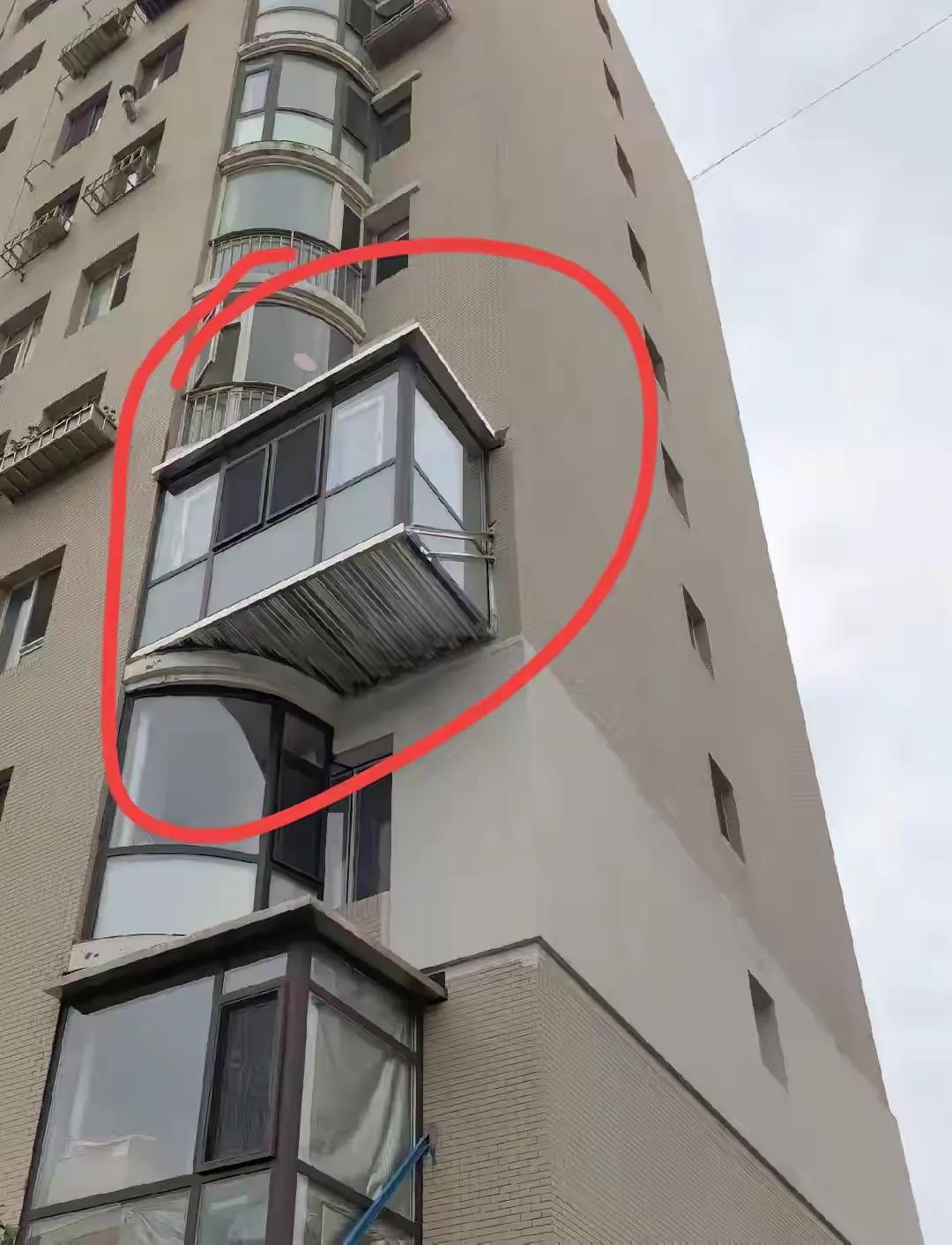 这户人家真的是第一次见，当初应该是没有四代住宅楼，要是有的话他肯定是第一个先买。