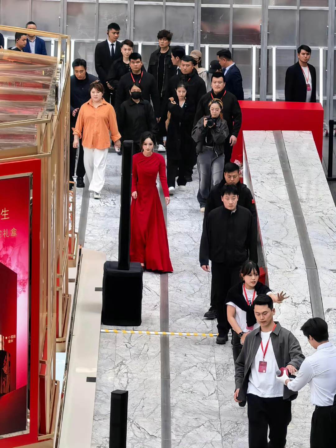 重回小时代氛围的幂，这生图比例怎么可以这么优越。 