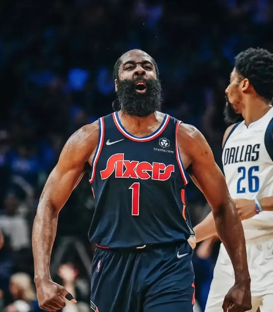 近日鲍尔默在采访中透露了交易哈登的细节：鲍尔默说道：“当时的哈登风评非常地差，联