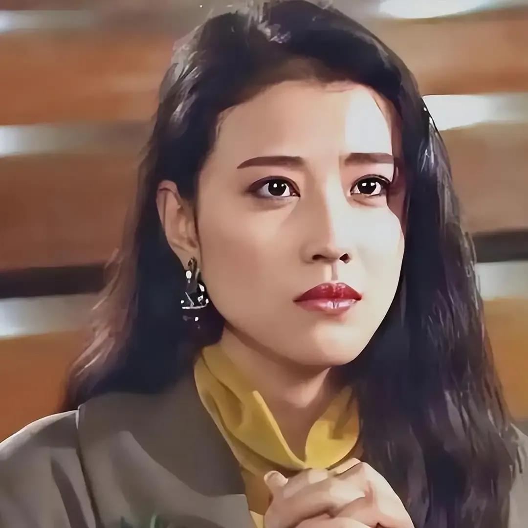演员，周海媚，走了，在这个寒冷的冬天，孤零零一个人走了。没有儿女，没有家庭，她曾