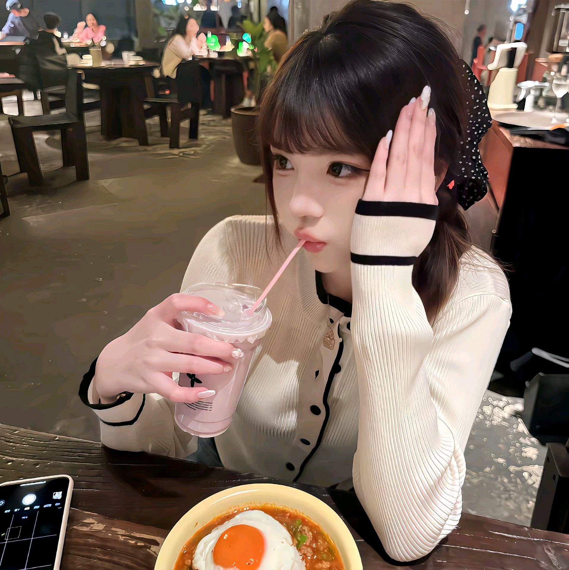 𝙒𝙚𝘾𝙝𝙖𝙩｜女生头像 | 氛围感头像 | 高质量女头 | 高级女头