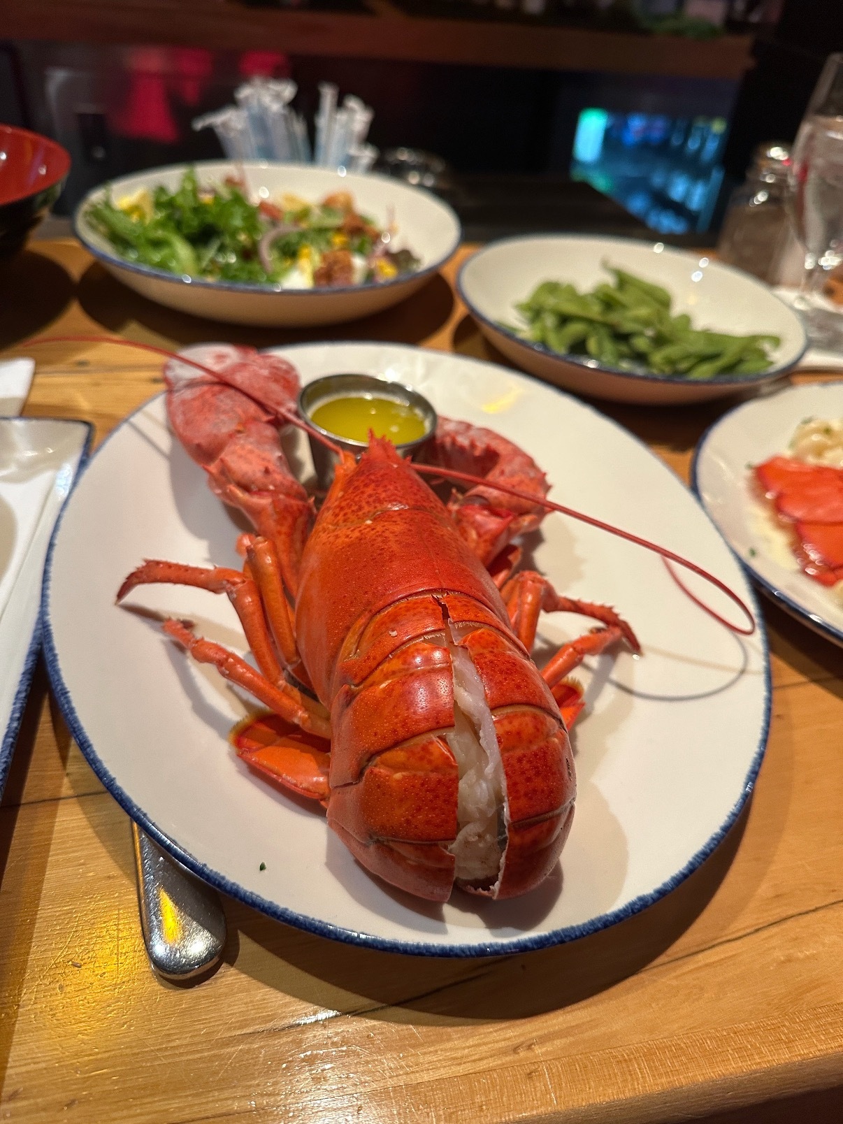 英国将禁止将活龙虾直接投入沸水烹煮英国要禁止活煮龙虾？原因：龙虾能感受到痛苦！他