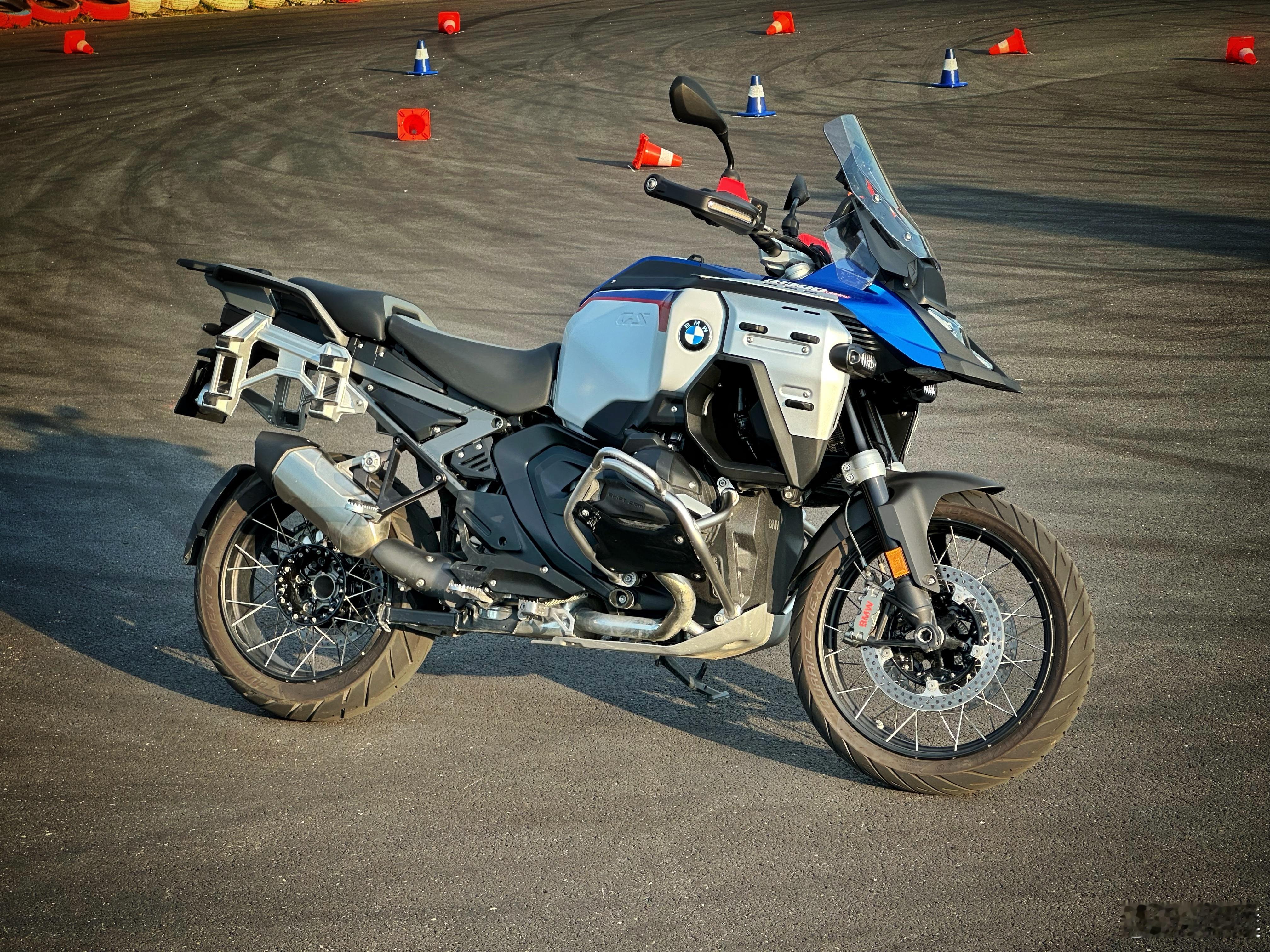 摩托车[超话] 全新BMW R 1300 GS Adventure快速体验，最大