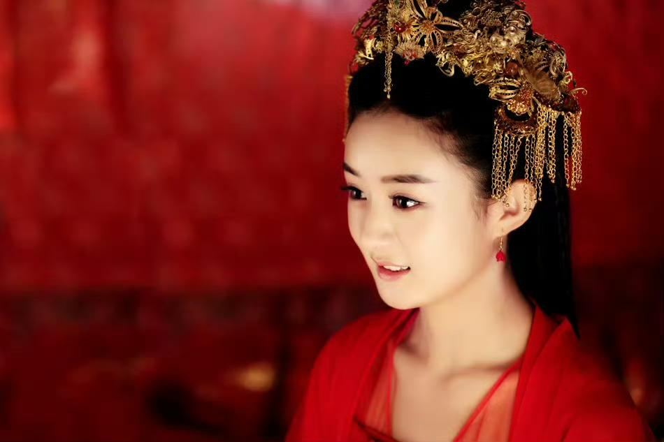 你都看过赵丽颖的哪些剧?
考古花千骨，还是会被小骨的红嫁衣狠狠戳中！

她穿着红