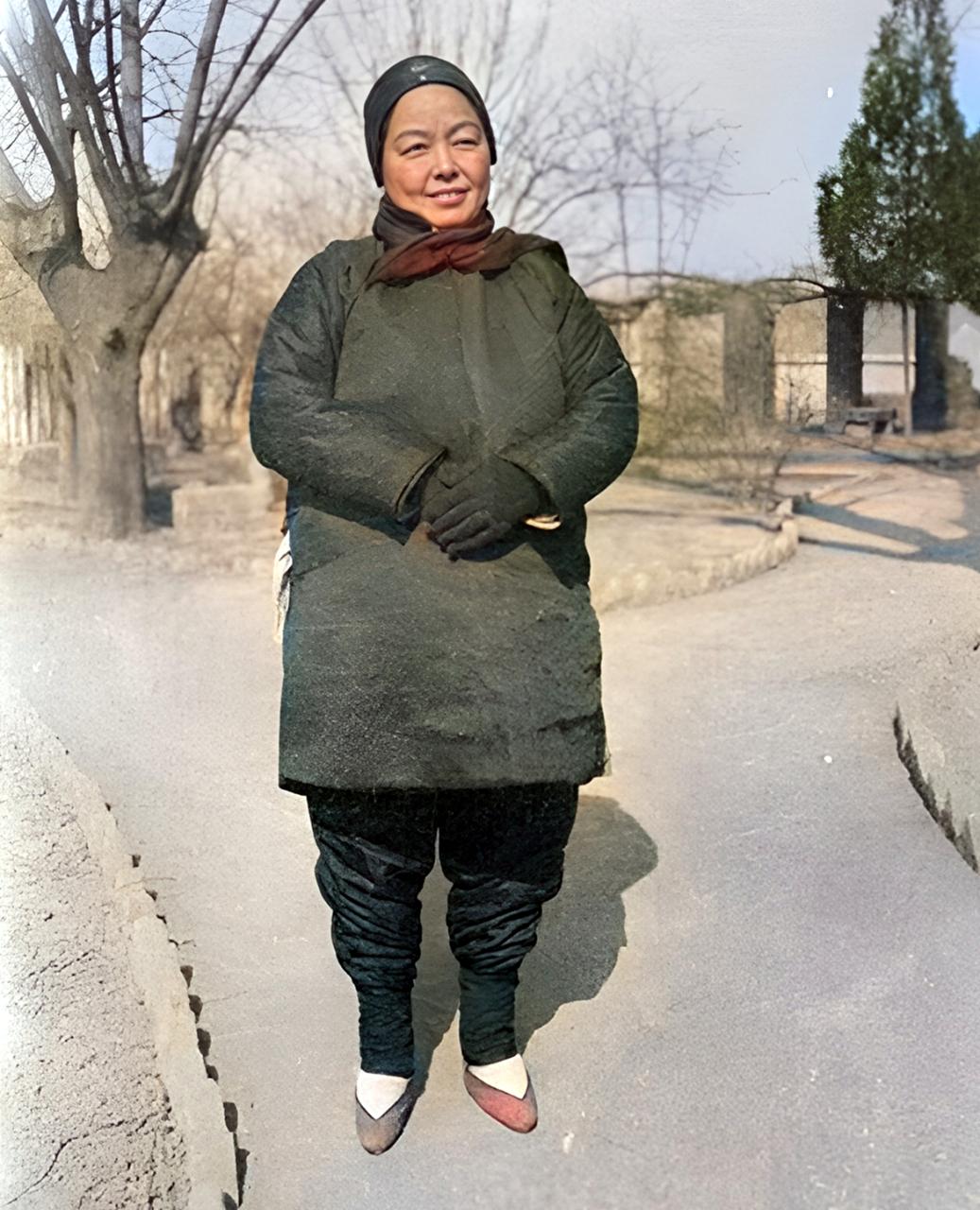 学会“老奶奶扎脚法”，保你一冬天不冻脚脖子，冷气不会再顺着腿肚子往上跑。
冬天大