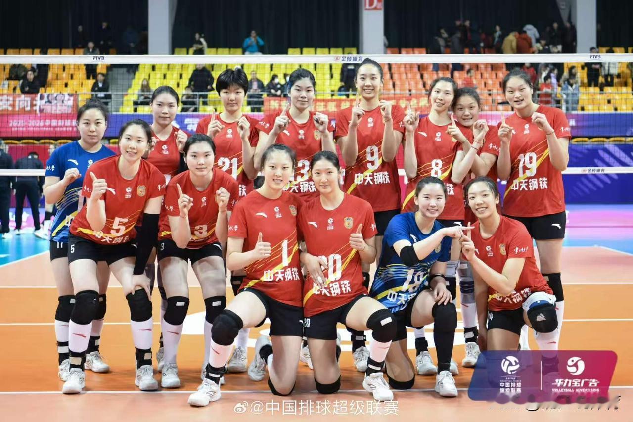 卫冕冠军江苏女排又有新的提升。已提前斩获常规赛前四名的江苏女排在主场迎战北京队的
