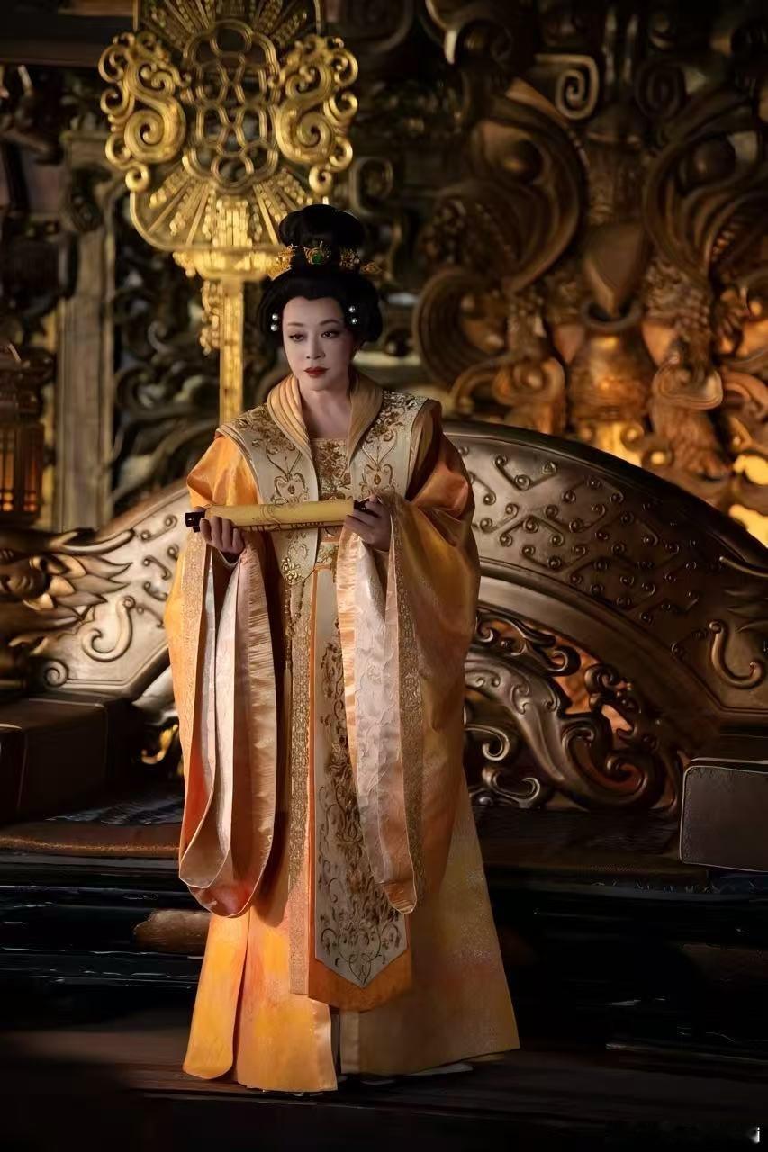 这状态说35我都信！刘晓庆75岁演武则天太不可思议了！上淘宝搜索短剧武则天传奇见