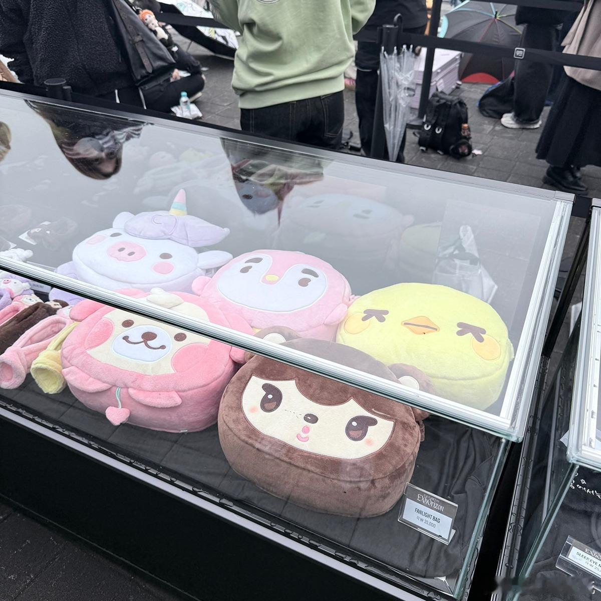 超可爱的EXO角色包🐷小猪— 张艺兴🐰兔子 — 金俊勉🐶小狗 — 朴灿烈?